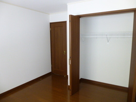 ドミール芦屋 戸建ての内装|明るい室内です