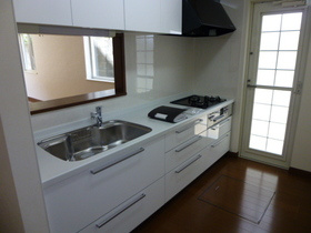 ドミール芦屋 戸建てのキッチン|使いやすいキッチンです