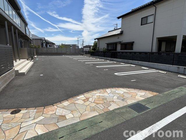 ハミングバードAの駐車場