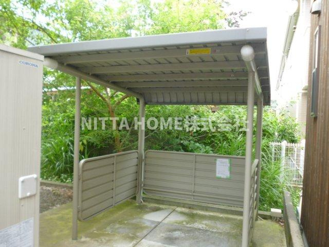 豊岡市野田のアパートのその他共用部分|屋根付きの駐輪場です★