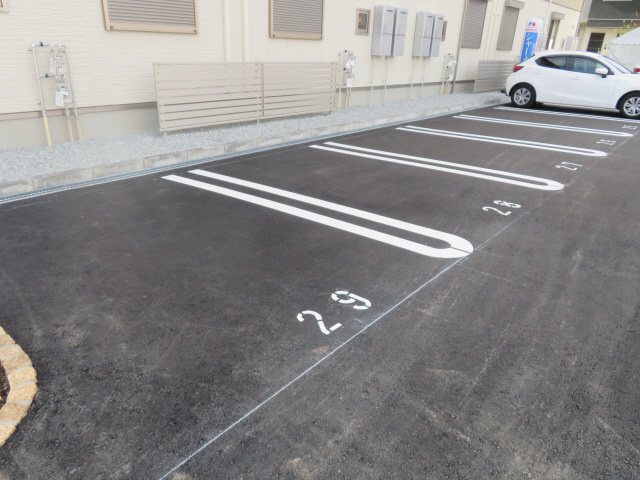 カーサグラスオエステA棟の駐車場