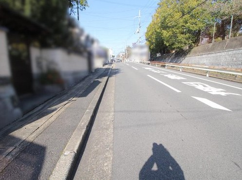 伏見区深草大亀谷東安信町の前面道路含む現地写真