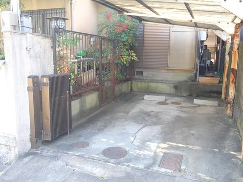 伏見区深草大亀谷東安信町の駐車場