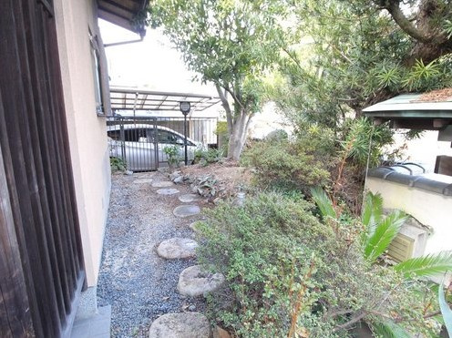 伏見区深草大亀谷東安信町の庭