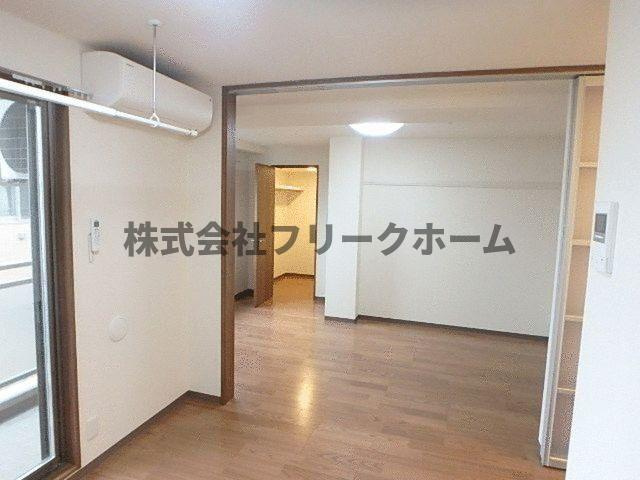 三鷹市上連雀６丁目の賃貸マンションの居間・リビング