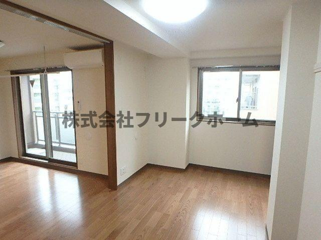 三鷹市上連雀６丁目の賃貸マンションの居間・リビング