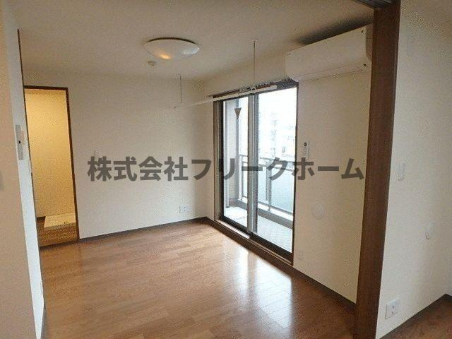 三鷹市上連雀６丁目の賃貸マンションの居間・リビング