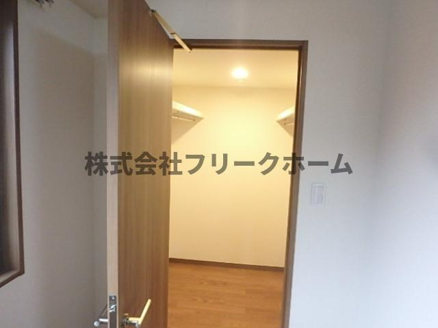 三鷹市上連雀６丁目の賃貸マンションの収納