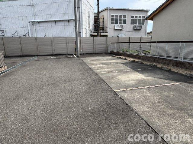 フォレストメゾン　和の駐車場