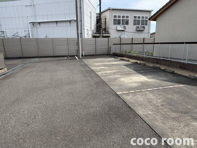 フォレストメゾン　和の駐車場