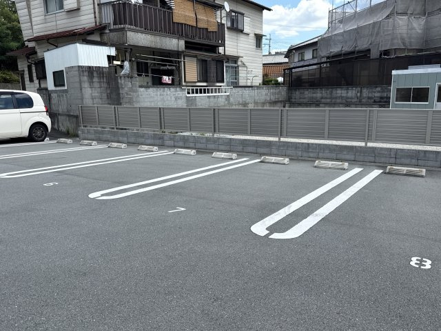 シャーメゾン北条の駐車場