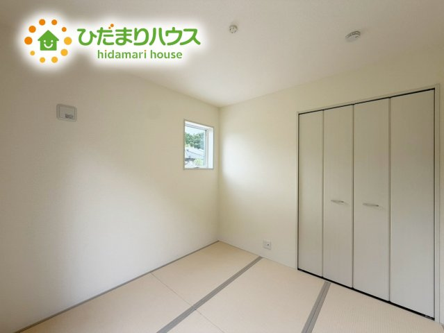 いわき市常磐下船尾１期　新築戸建　3号棟の和室|扉を閉じれば来客用のお部屋として。開いて広い空間を作れば、お子様の遊び部屋として使えます！