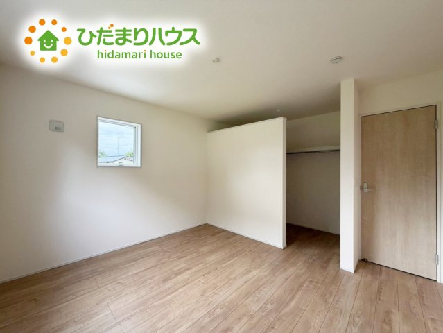 いわき市常磐下船尾１期　新築戸建　3号棟の寝室|バルコニーに面していて、たっぷり光りの入る明るい主寝室です！