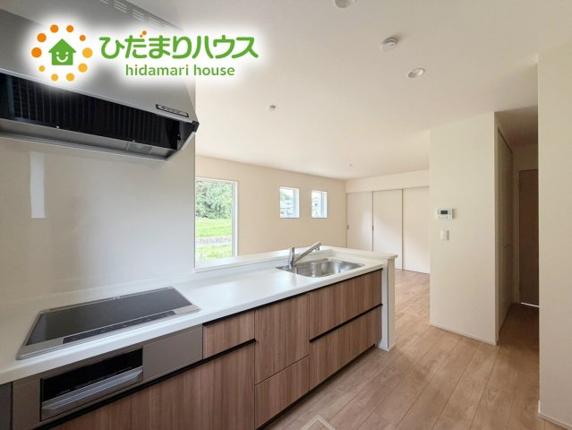 いわき市常磐下船尾１期　新築戸建　3号棟のキッチン|家族と会話しながら料理できるオープンカウンター♪