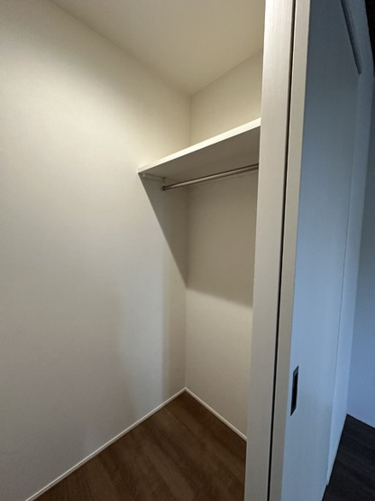 【収納】 | 【新築】(仮称)ELPIS COURT KURIKI | 洋室7.5帖のお部屋にあるウォークインクローゼットです♪たっぷり収納できてお洋服や荷物が多くてもお部屋すっきり☆
