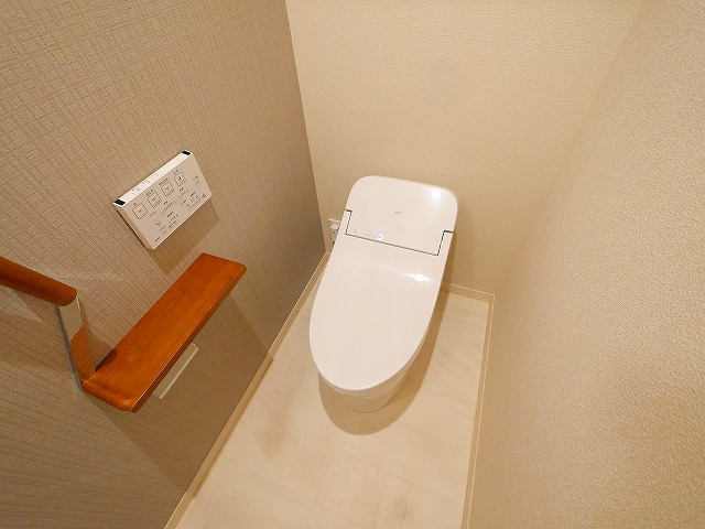 Lene　Cricca西大寺Ⅱのトイレ|落ち着いた色調のトイレです