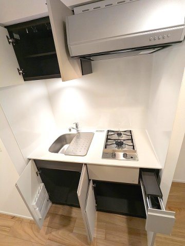 ライトハウス元浅草の設備|洋室と扉で別れた1Kタイプ、料理しやいシンクカバー付です