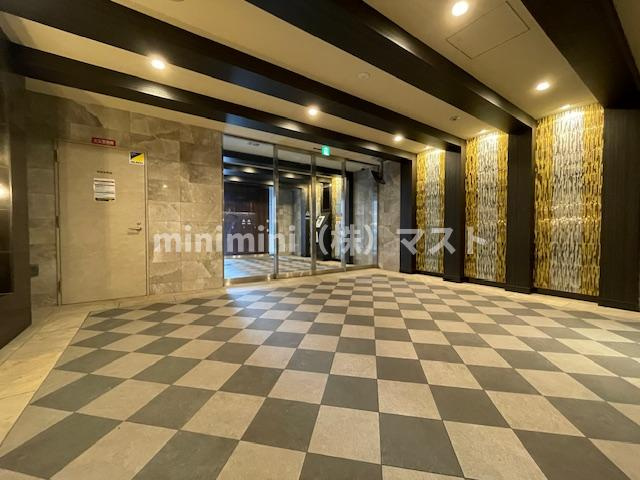 ファステート難波デラックスのロビー