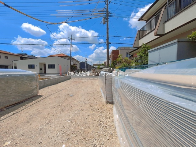 野田市柳沢新田01期　新築戸建　1号棟の前面道路含む現地写真|接道南東側約6ｍ公道