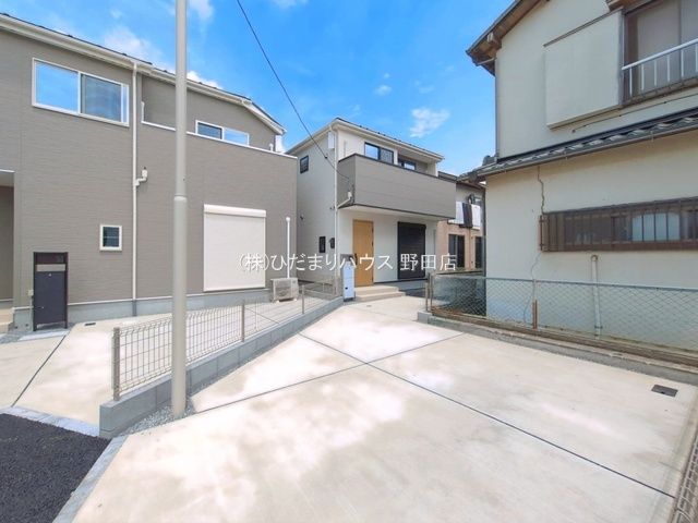 野田市柳沢新田01期　新築戸建　1号棟の前面道路含む現地写真|接道南東側約6ｍ公道