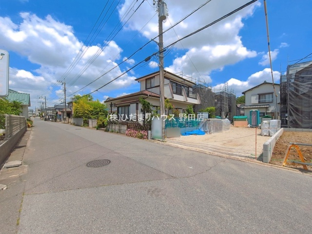 野田市柳沢新田01期　新築戸建　1号棟の前面道路含む現地写真|接道：南西側6ｍ公道