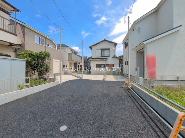 野田市柳沢新田01期　新築戸建　1号棟の前面道路含む現地写真|接道：南西側6ｍ公道