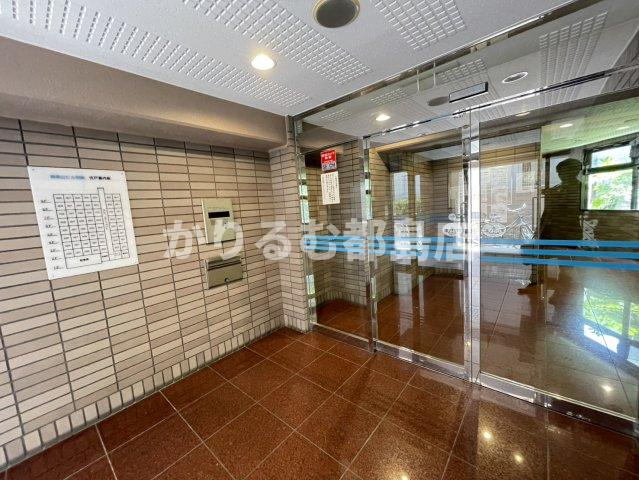 楠青山ビル別館のエントランス
