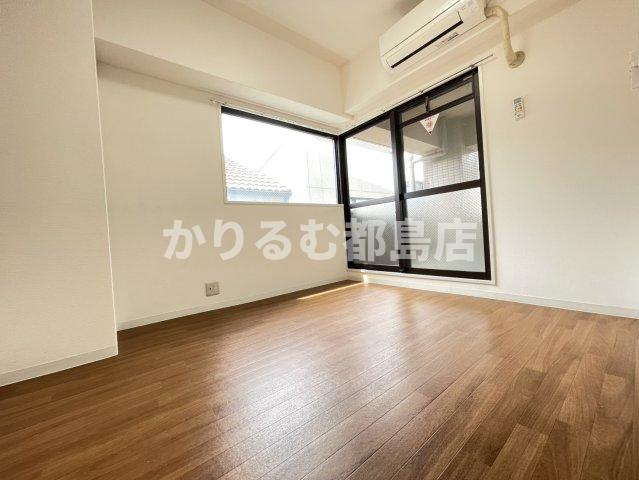 楠青山ビル別館の居間・リビング