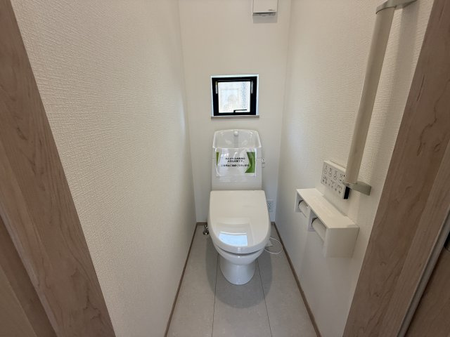 明石市二見町西二見新築戸建A号棟のトイレ