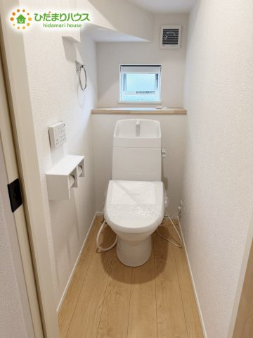 野田市柳沢新田01期　新築戸建　2号棟のトイレ|トイレは1F、2F共に完備！取り合いになることがありませんね(^^)/						
