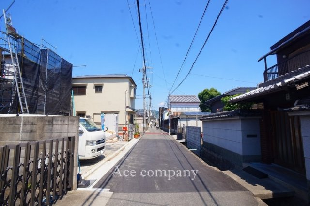 【前面道路含む現地写真】 | 八尾市田井中2丁目　【2号棟/全2棟】 | 【前面道路：幅員約4.3ｍ】
