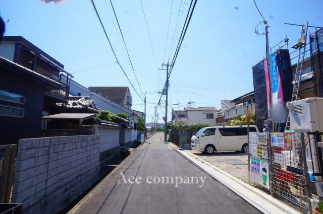【前面道路含む現地写真】 | 八尾市田井中2丁目　【2号棟/全2棟】 | 【前面道路：幅員約4.3ｍ】
