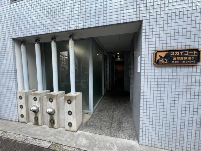 スカイコート浅草国際通りのエントランス