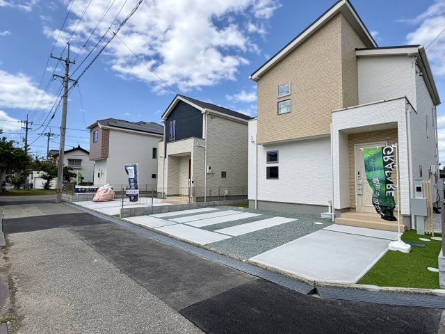 「和室＆書斎あり！」高知市介良乙10期3棟 1号棟の前面道路含む現地写真|5/22撮影