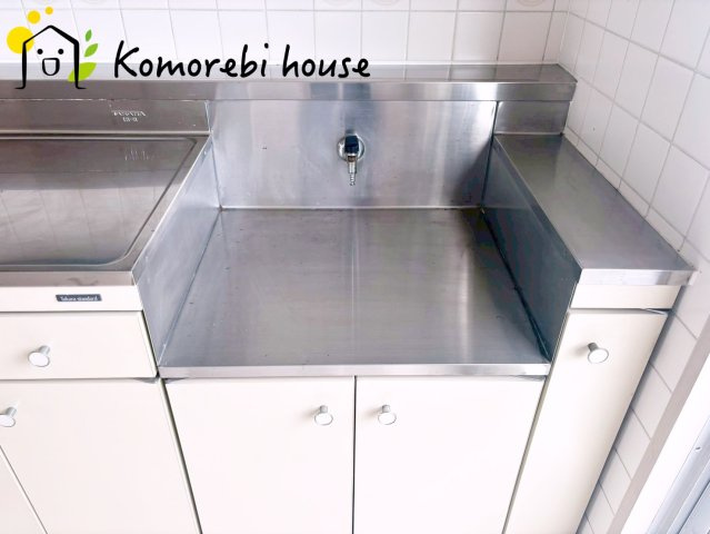 東新井団地23号棟のキッチン|コンパクトなキッチンで掃除もラクラク