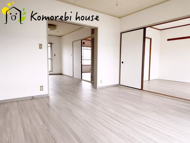 東新井団地23号棟の居間・リビング|ゆったり過ごせる居間です