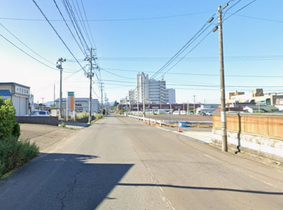 【前面道路含む現地写真】 | 大館市御成町３丁目・中古住宅