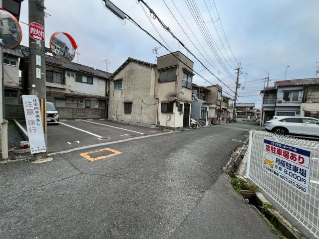 abile鳥飼下の駐車場