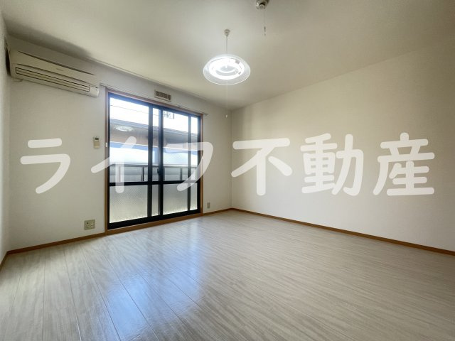 メゾンドゥ長瀬の洋室|ゆったりした洋室です