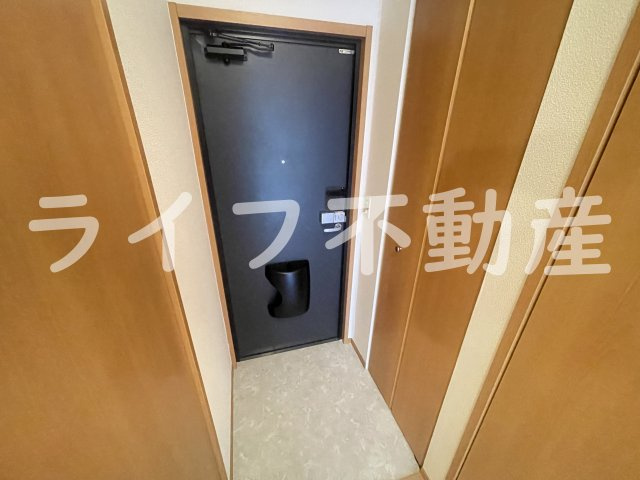メゾンドゥ長瀬の玄関|収納もある玄関です