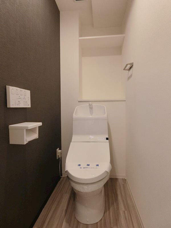 横浜市南区宮元町１丁目の賃貸マンションのトイレ|温水洗浄便座・収納棚あり☆