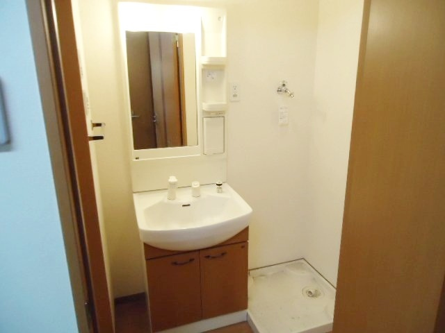 横浜市旭区さちが丘の賃貸マンションの洗面所|シャワー付き洗面台♪