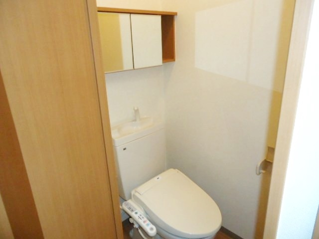 横浜市旭区さちが丘の賃貸マンションのトイレ|温水洗浄便座付き♪