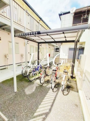 【その他共用部分】 | ファミーユ西野 | 駐輪場です。