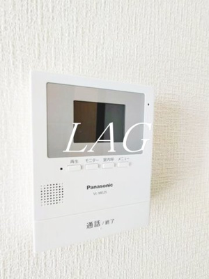 【セキュリティ】 | ファミーユ西野 | モニター付きインターフォンです。