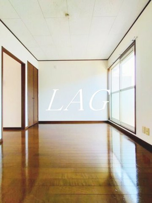 【居間・リビング】 | ファミーユ西野 | 洋室のお部屋です。