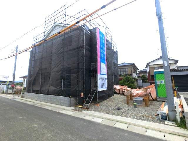 小城市三日月町樋口第4 1号棟の前面道路含む現地写真