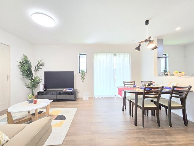 羽村市川崎2丁目　新築戸建の居間・リビング