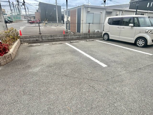 エクセル英賀保八十八　A棟の駐車場