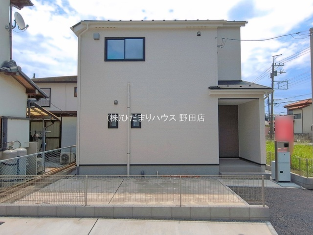 野田市柳沢新田01期　新築戸建　3号棟の前面道路含む現地写真|1台分の駐車スペース(^^)/車種により異なります。